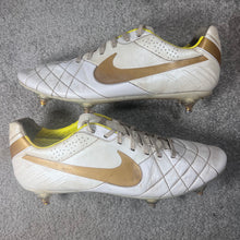 Load image into Gallery viewer, Nike Tiempo Legend IV SG
