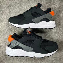 Load image into Gallery viewer, Nike Air Huarache
